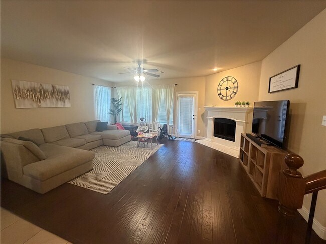 Foto del edificio - 10700 Lariat Trail Dr