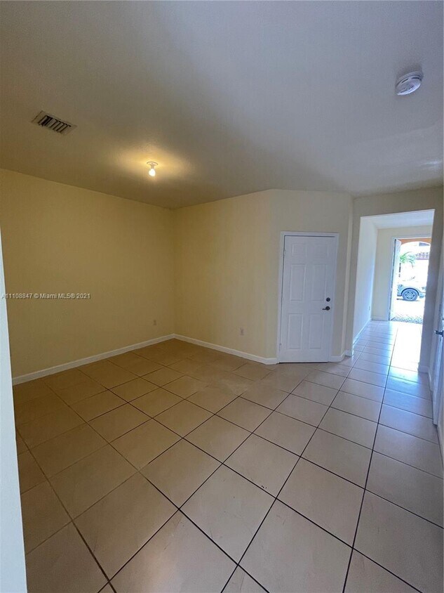 Foto principal - 3757 SE 2nd St
