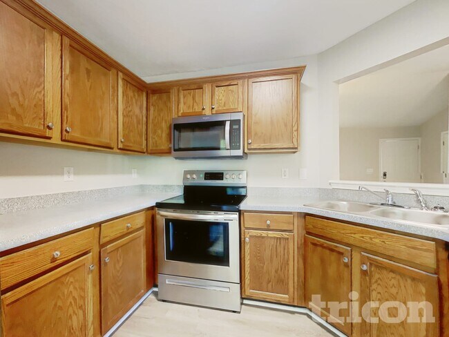 Building Photo - 15 Woodwind Dr