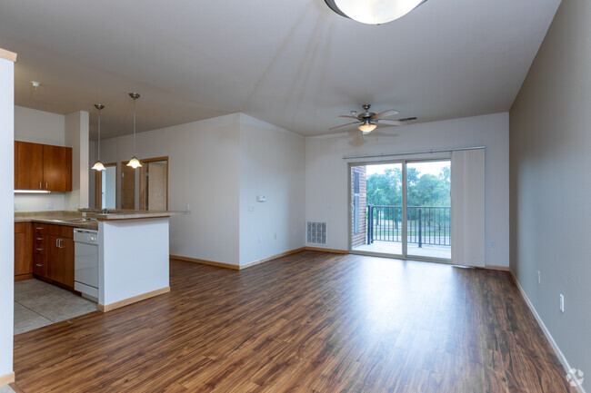 2BR, 1BA - 1,000SF - Kennedy Place