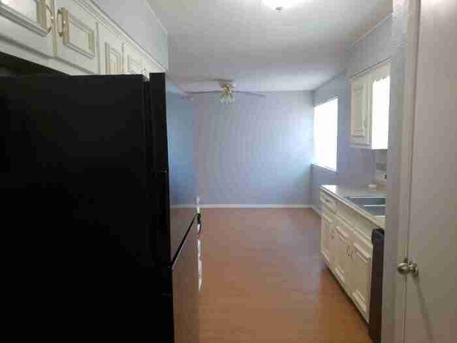 Building Photo - 6537 La Grange Dr