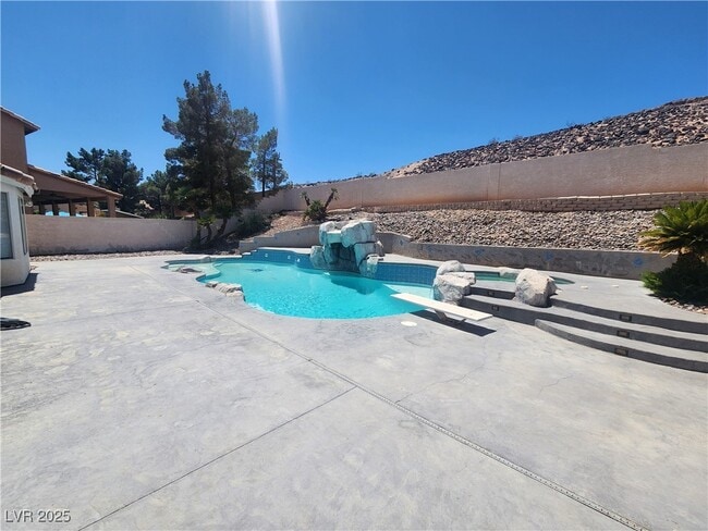 Foto del edificio - 908 Alta Oaks Dr