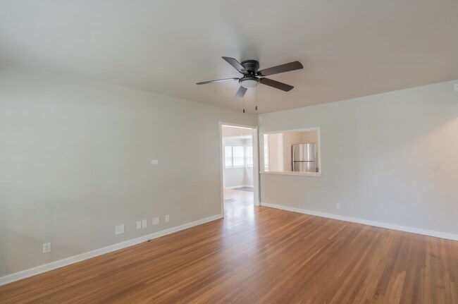 Foto del edificio - Stunning 3 Bed 1 Bath newly renovated!