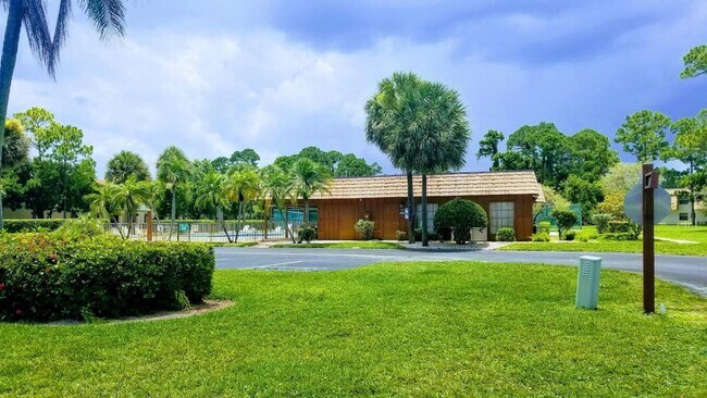 Building Photo - 4233 Oak Terrace Dr