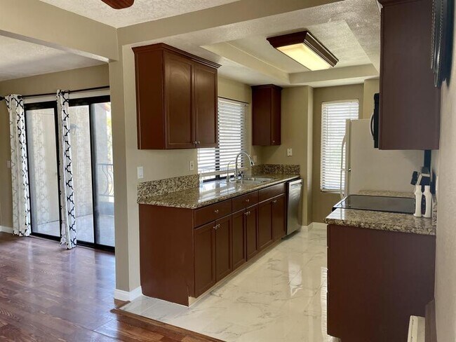Foto del edificio - 7380 Park Ridge Blvd