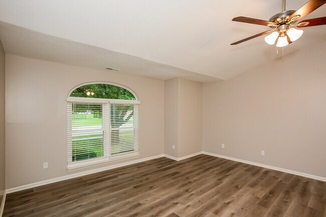 Building Photo - 1333 Cypress Dr