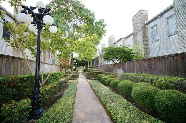Foto del edificio - 3780 Tanglewilde St