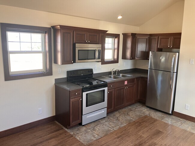 Building Photo - 111 E Cottonwood Dr