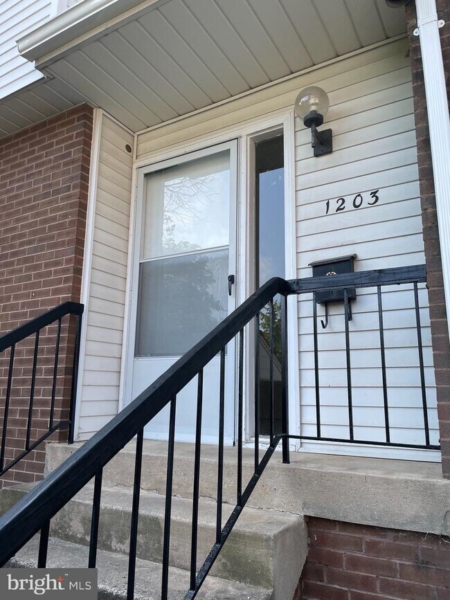 Foto del edificio - 1203 N Stuart St