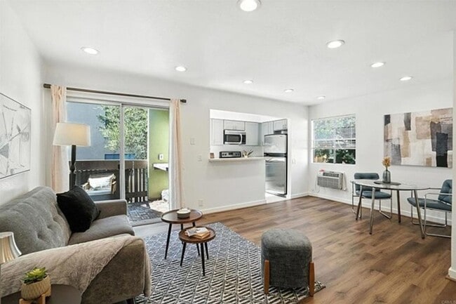 Foto del edificio - Beautifully Remodeled 2-Bedroom Condo in Mission Valley