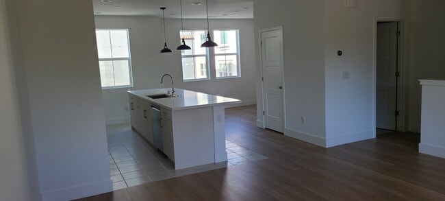 Dining area - 726 Rockview Rd