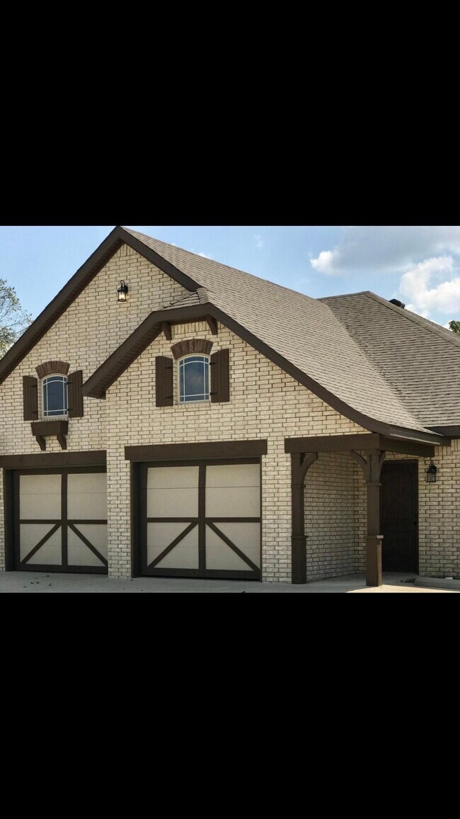 Building Photo - 8124 Massard Rd