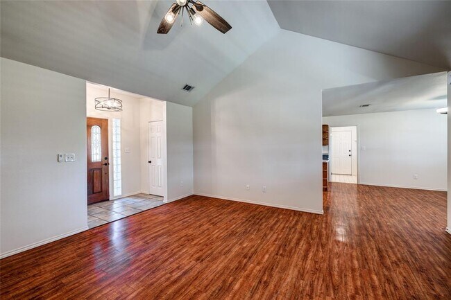 Building Photo - 100 Live Oak Dr
