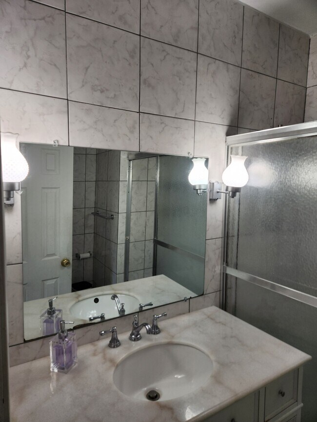Foto del edificio - 612 S 61st St