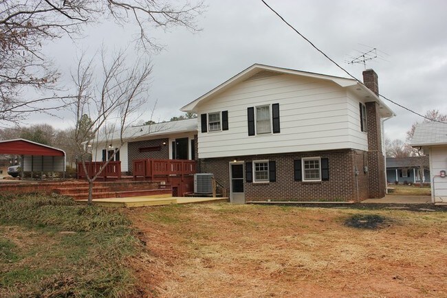 Building Photo - 301 Marseille Dr