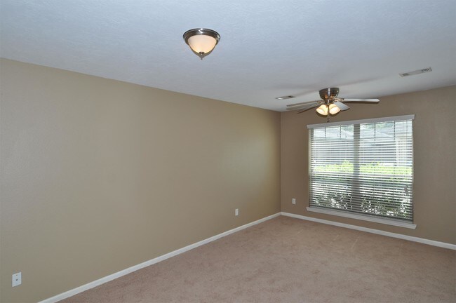 Building Photo - 21461 W Wallis Dr