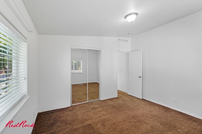Foto del edificio - Single-Level 2 Bedroom Home in Washington ...