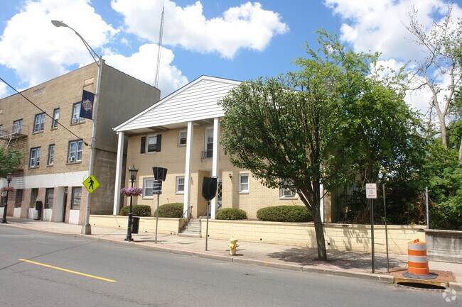 Building Photo - 239 Hamilton St