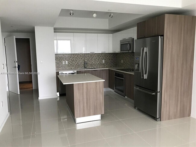 Foto del edificio - 5300 Paseo Blvd