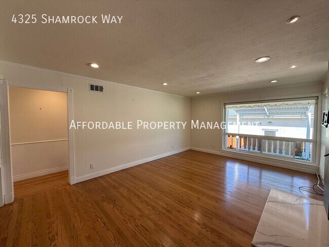 Foto del edificio - 4325 Shamrock Way