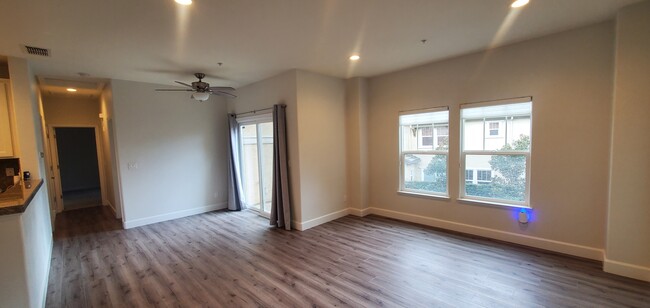 Building Photo - 3301 N Park Dr