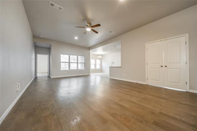 Foto del edificio - 8425 Whitney Dr