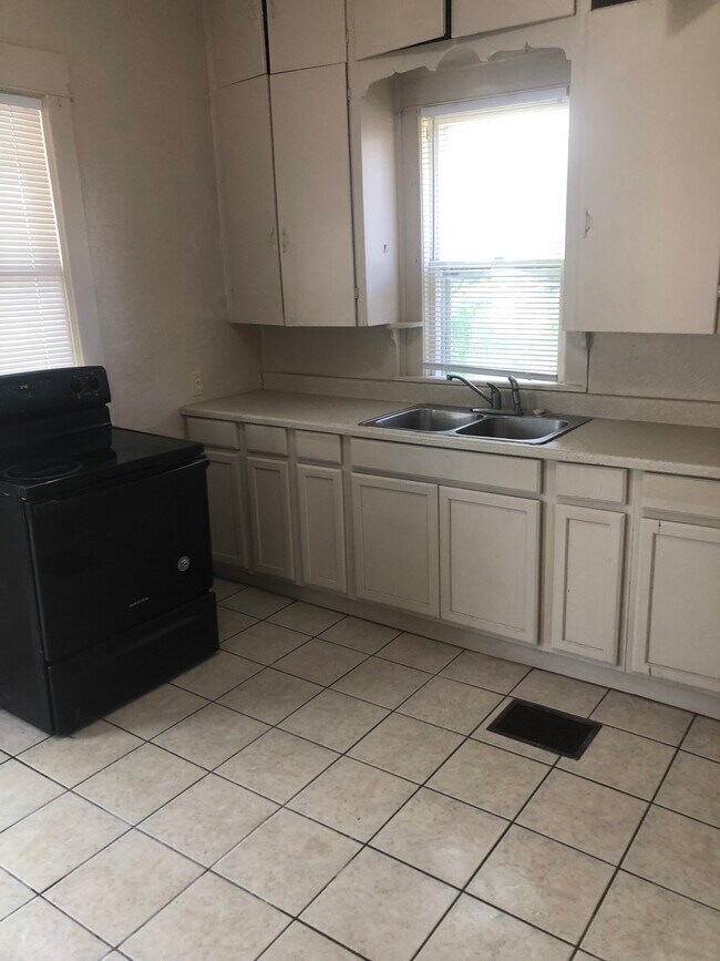 Foto del edificio - 137 E 11th Ave