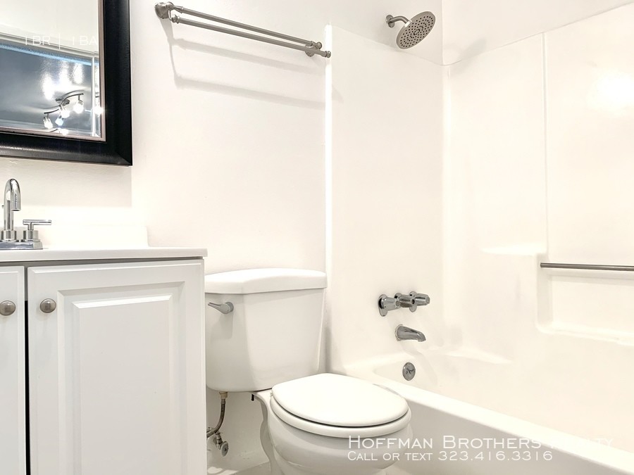 Foto principal - 356 S Rampart Blvd Los Angeles, CA 90057