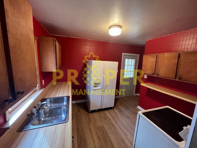 Foto del edificio - 2 bedrooms 1 bathroom house