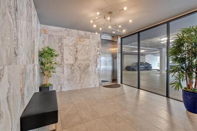 Foto del edificio - 6890 Peachtree Dunwoody Rd NE