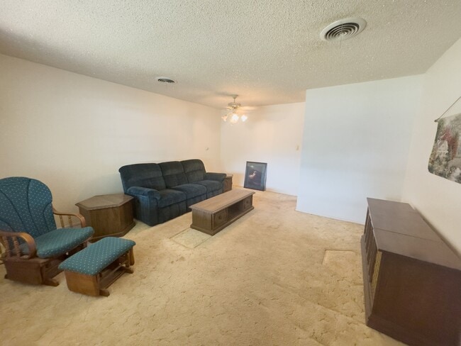 Building Photo - 705 Greenway Dr