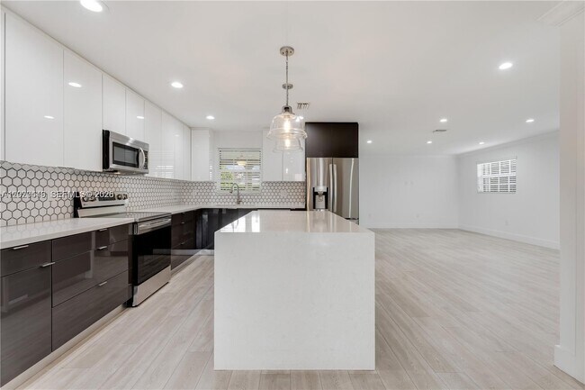 Foto del edificio - 9741 SW 3rd St