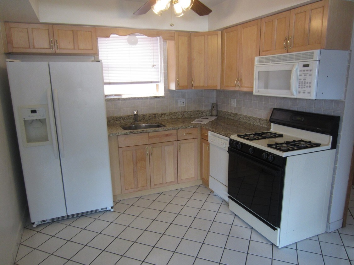 Kitchen - 1401 Harlem Ave