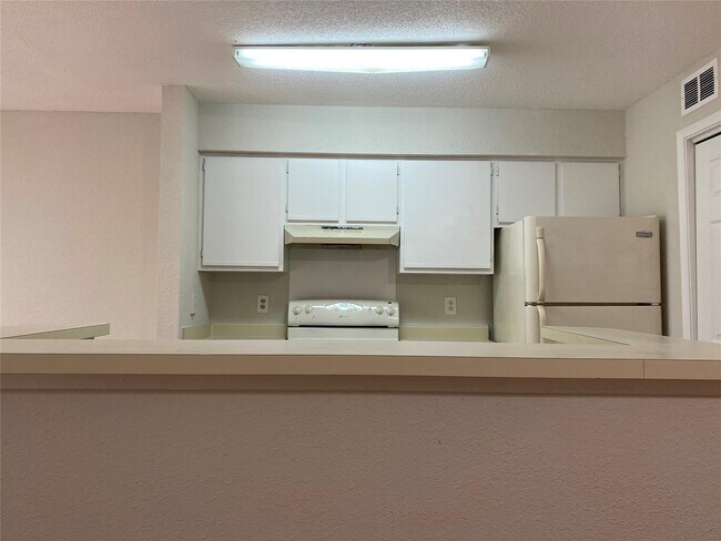 Building Photo - 777 Riverside Dr