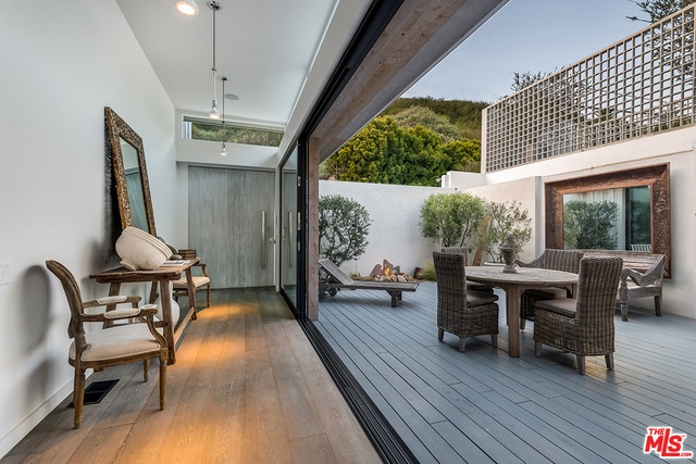 Building Photo - 26944 Malibu Cove Colony Dr