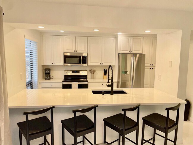 Building Photo - 224 Brackenwood Ter