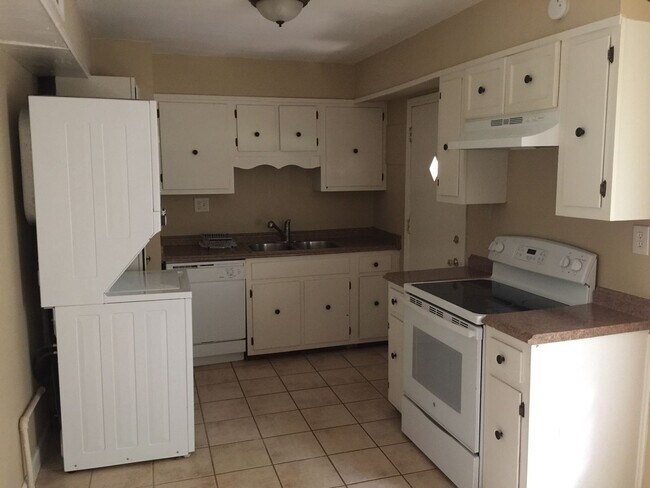 Building Photo - 2970 Chaucer Ln