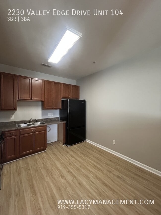 Building Photo - 2230 Valley Edge Dr