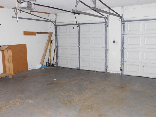 Building Photo - 6 Hathaway Ln