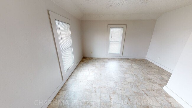 Building Photo - COZY STUDIO LOCATED DOWNTOWN SIOUX FALLS!