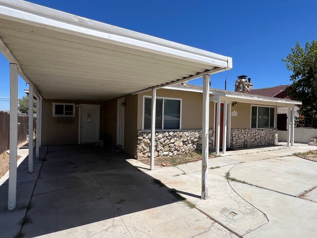 Building Photo - 3 Bedroom 1 Bathroom House Located Near Ba...