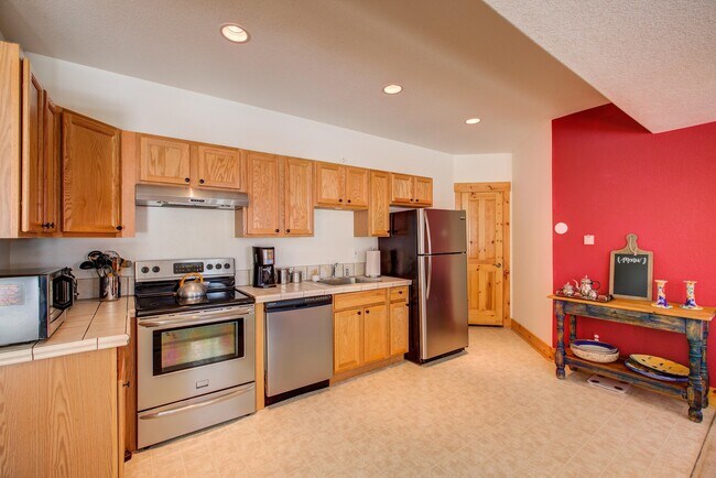 Building Photo - 24366 Cody Park Rd