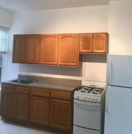 Primary Photo - 561 Saint Johns Pl