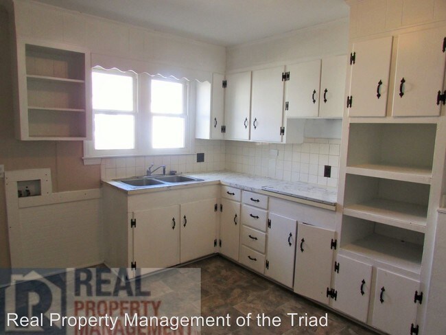 Foto del edificio - 2434 Lomond St