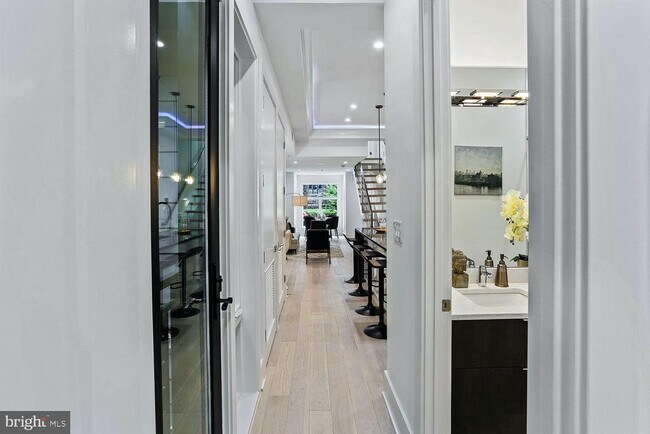 Foto del edificio - 4 R St NW