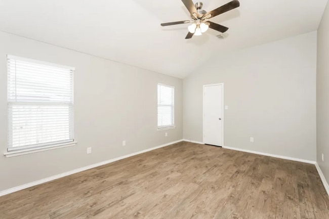 Building Photo - 405 Heritage Dr