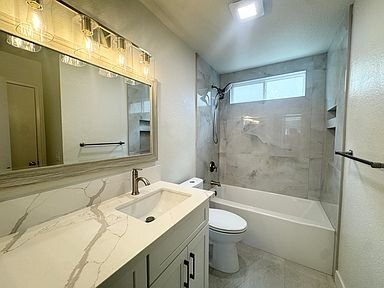 Building Photo - 3413 Caseras Dr