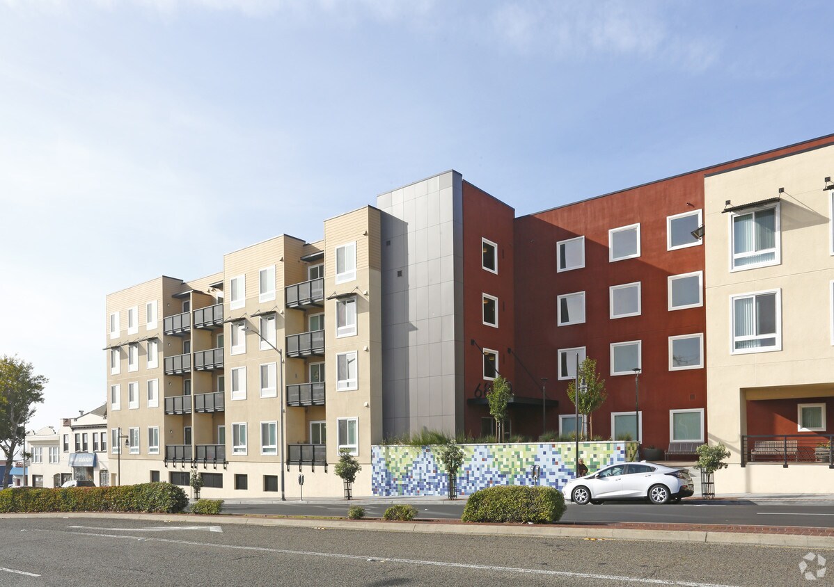Building Photo - Sweeney Lane