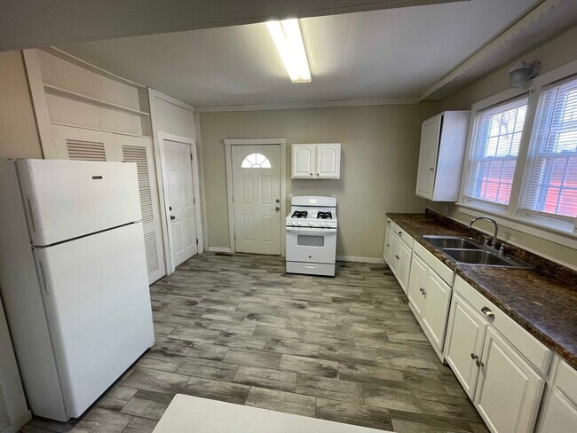 Foto del edificio - 1467 Division St