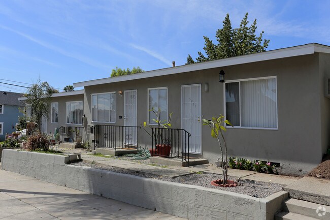 Foto del edificio - 5847-5859 Comstock Ave